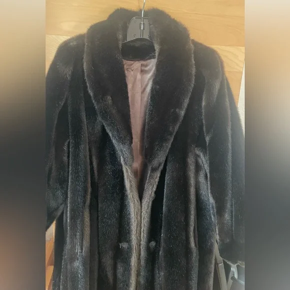 Gorgeous vintage Hillmoor faux fur coat. In excellent condition. - Picture 2 of 10